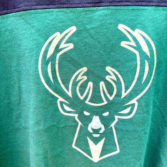 NWT Milwaukee Bucks t-shirt. 100% cotton. Machine wash-dry. Black, green, white - Picture 2 of 10